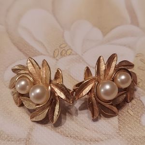 Vintage Avon Pearl Earrings